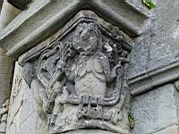 Saint-Julien-Du-Serre, Eglise romane, Chevet, Chapiteau (2)